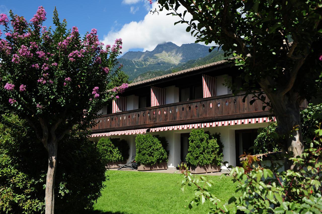 Ansitz Punthof Hotel Algund Buitenkant foto