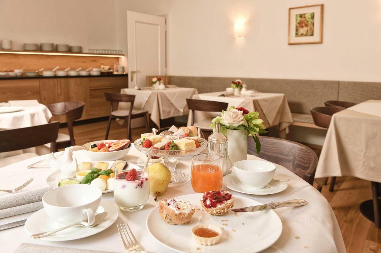Ansitz Punthof Hotel Algund Buitenkant foto
